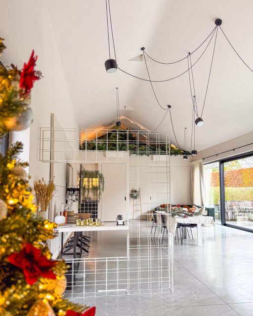 Bedrijfsmeetings, photoshoots, workshops, kleinschalige bijeenkomsten... Dit eindejaar beleef je alles bij Concept55 in een gezellige kerstsetting. 🎄
Benieuwd naar onze beschikbaarheden? Die ontdek je via de website: www.concept55.be
#concept55 #littlelouvain #studiocreav #keerbergen #mijnkeerbergen
#vlaamsbrabant #kampenhout #oftochgeenkampenhout #wijgmaal #herent #leuven #tremelo #haacht #rotselaar #boortmeerbeek #steenokkerzeel #nederokkerzeel #ondernemendevrouwen #ondernemen #vergaderzaal #vergaderruimte #eventzaal #eventruimte