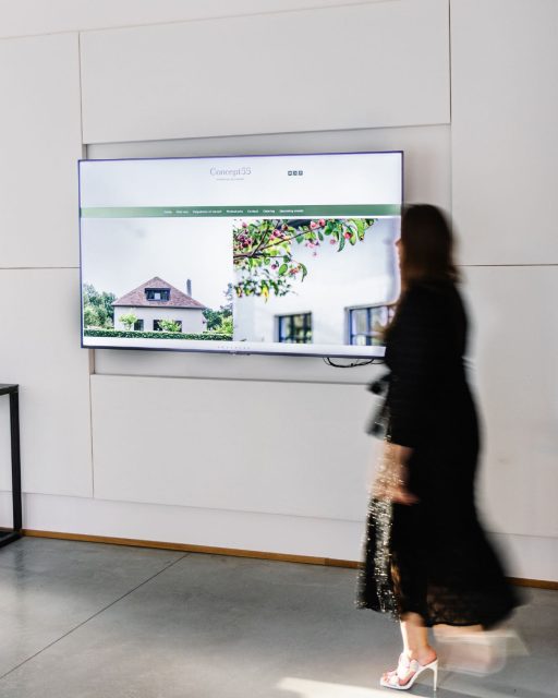 De feestdagen moeten nog passeren, maar bij Concept55 zijn we al volop bezig met voorbereidingen voor het nieuwe jaar. De agenda met beschikbaarheden voor 2026 staat dus ook al open! 📅

Heb je binnenkort een bijeenkomst, photoshoot, off-site meeting of iets anders op de planning? Steeds welkom bij Concept55 te Keerbergen. 

Foto: @studiocreav 📸

#concept55 #keerbergen #vlaamsbrabant