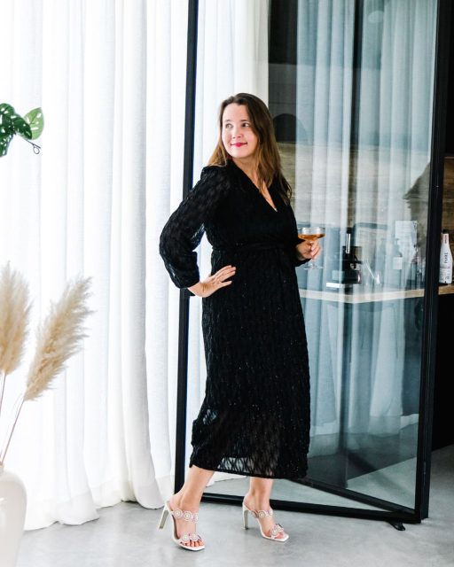 Gisteren ruilde ik de 2 in voor een 3. 30 jaar. 
Niet met grootse plannen, maar met een steeds duidelijker besef van wat écht telt: tijd nemen, ruimte creëren en mensen samenbrengen op een plek waar het goed voelt.

Dit is wat we bij Concept55 zo belangrijk vinden.  Een plek waar je mag binnenkomen zonder haast, waar gesprekken mogen groeien en waar productiviteit hand in hand gaat met comfort.
De voorbije 4 jaar bouwden we hier stap voor stap aan die visie: met lokale catering, een persoonlijke service, en een setting die bijdraagt aan productieve meetings, creatieve sessies, photoshoots…. Altijd met dezelfde focus: mensen een fijne, zorgeloze dag bezorgen.

En dat is precies wat we blijven doen. Met evenveel aandacht, rust en goesting. Vandaag, morgen en de jaren die volgen.😊

Foto @studiocreav ❤️

#concept55 #vergaderruimte #keerbergen