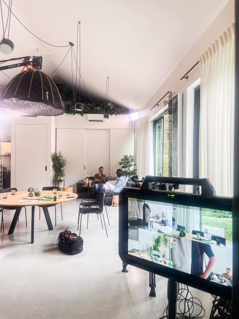 Een podcast opnemen, videoshoot op de planning of even strategisch samenzitten?🎙️ 
Bij Concept55 in Keerbergen kan het allemaal. Een lichtrijke, privé-ruimte in het groen waar ideeën groeien.

✔️ Tot 15 personen in U-opstelling ✔️ Ideaal voor contentcreatie & meetings ✔️ Rust, privacy en een professionele setting

#concept55 #keerbergen #vergaderruimte