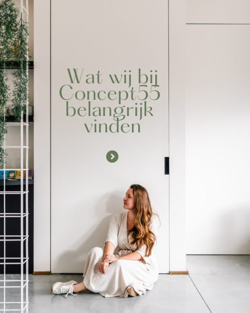 Toen we Concept55 creëerden, wilden we geen ‘standaard vergaderzaal’.
We wilden een plek maken waar je in alle comfort en rust kan vergaderen. Waar rust voelbaar is zodra je binnenkomt.
Een plek met veel licht, zicht op groen, goede koffie en vooral: een warme sfeer waarin gesprekken vanzelf ontstaan.
Want wij geloven dat mensen beter nadenken, creëren en verbinden wanneer ze zich ergens thuis voelen.
Daarom vinden we die dingen belangrijk.
Een netjes voorbereide ruimte. Een warm welkom. Rust tijdens jullie dag. En de vrijheid om echt te focussen op wat telt.
Concept55 is ontstaan vanuit gevoel. En dat voel je hopelijk in elk detail. 😊
#concept55 #keerbergen #vergaderzaal #vlaamsbrabant